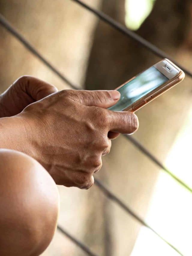 Embora os conteúdos sintéticos estejam cada vez mais realistas, ainda existem sinais que podem indicar manipulação