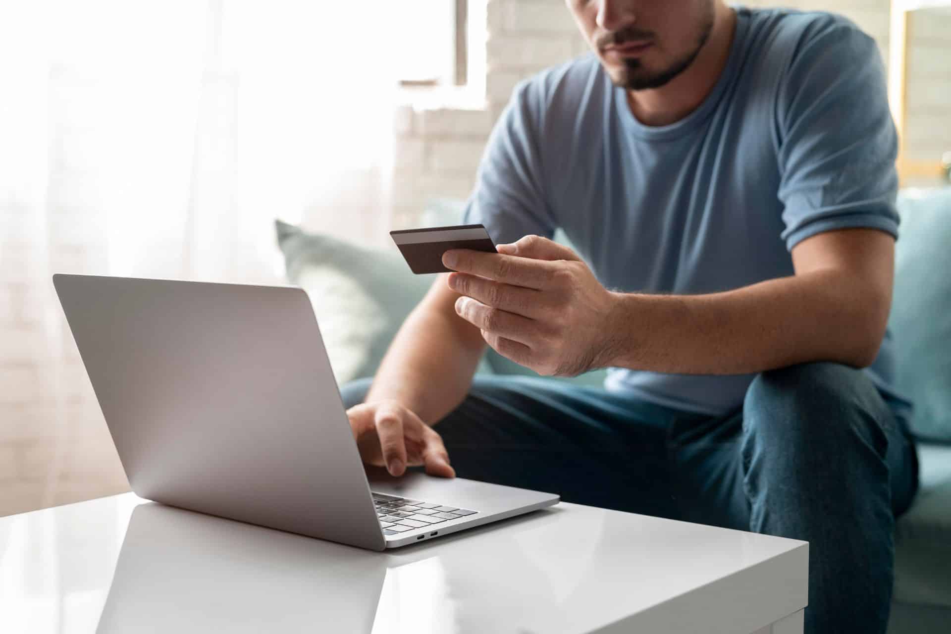 A experiência de compras já pode executar determinadas tarefas de forma automatizada, enquanto outros agentes avançam na direção de realizar compras em nome do consumidor