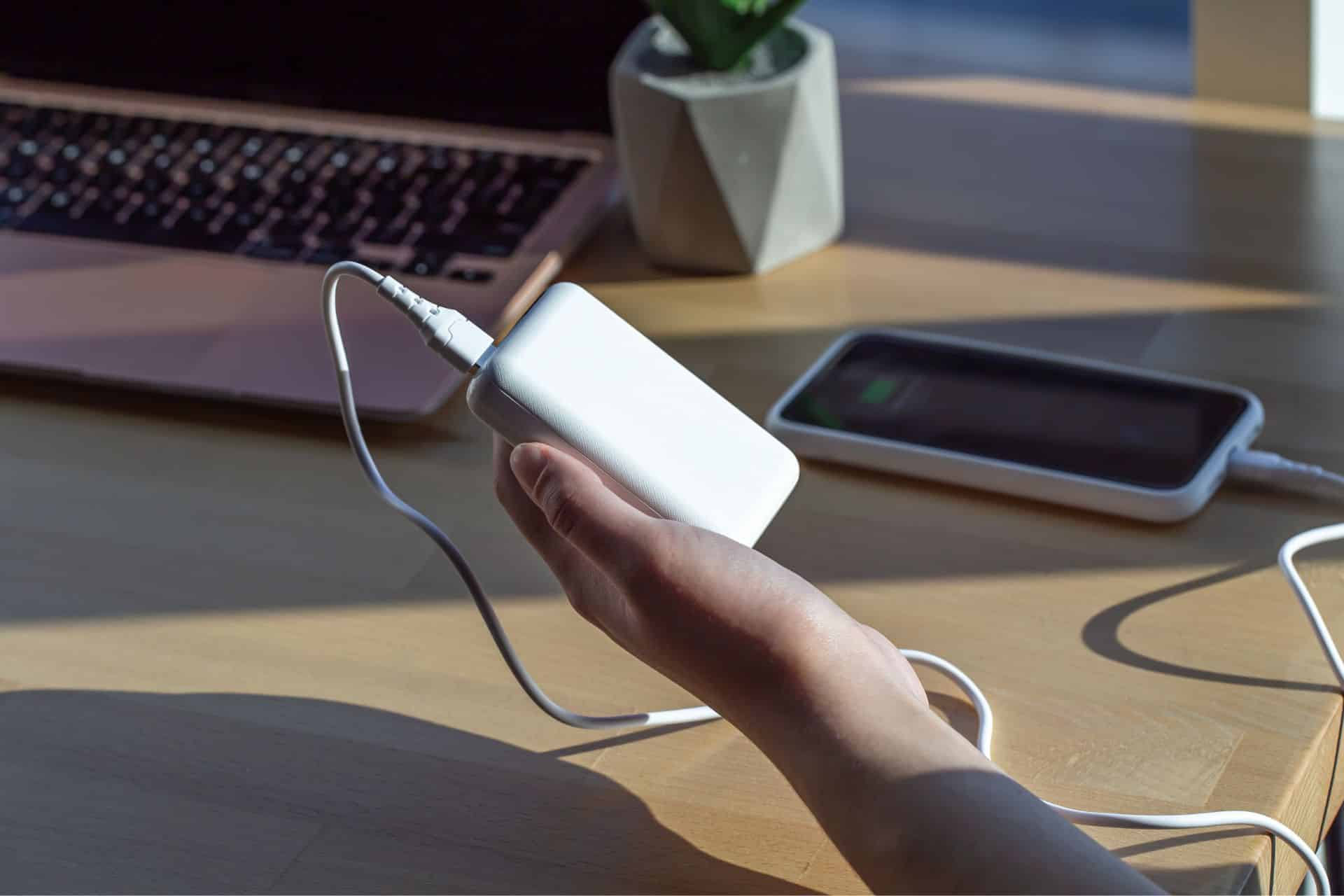Power Bank conectado ao celular