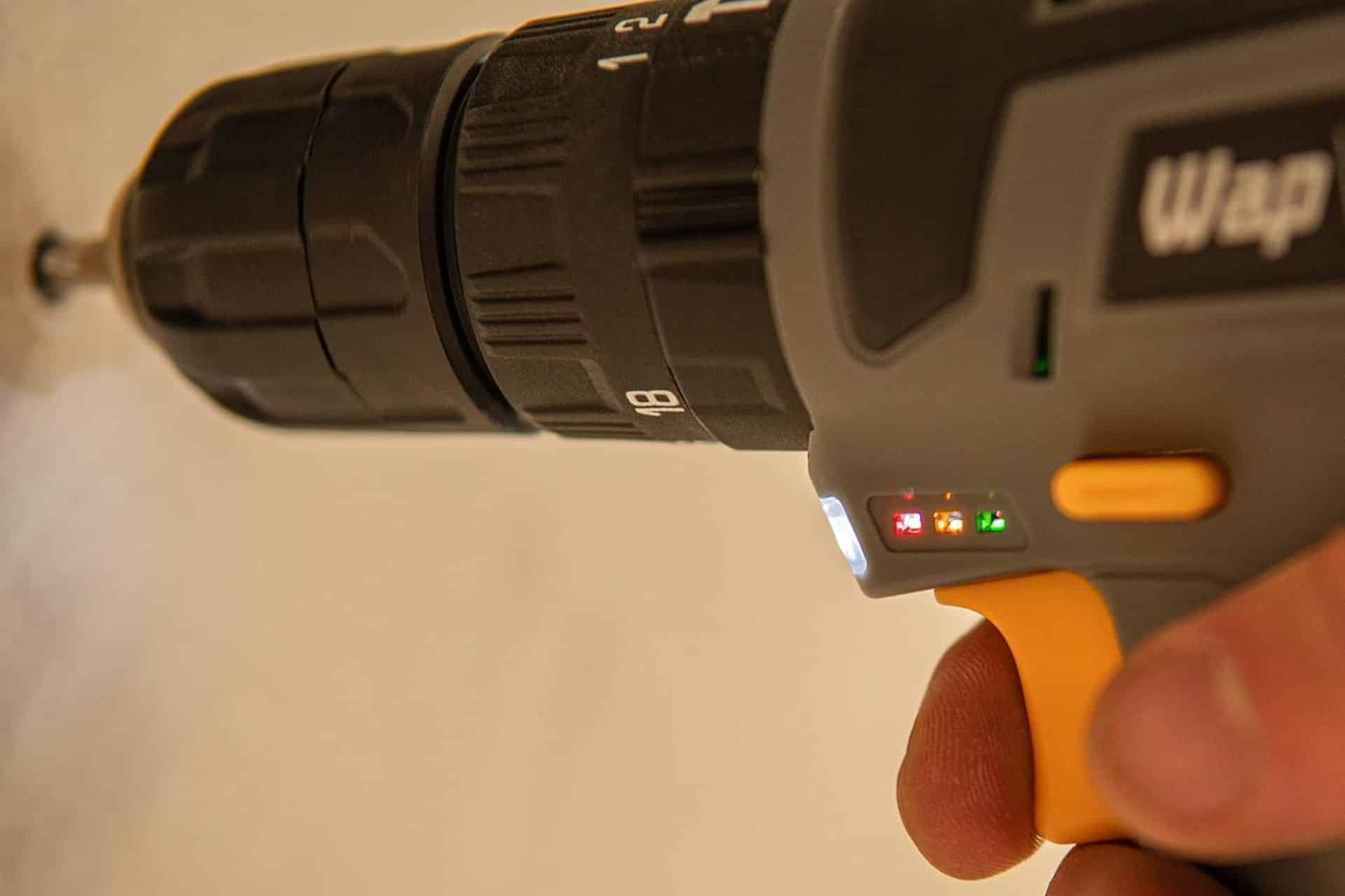 WAP Parafusadeira e Furadeira com Impacto à Bateria 12V BPFI-12K4