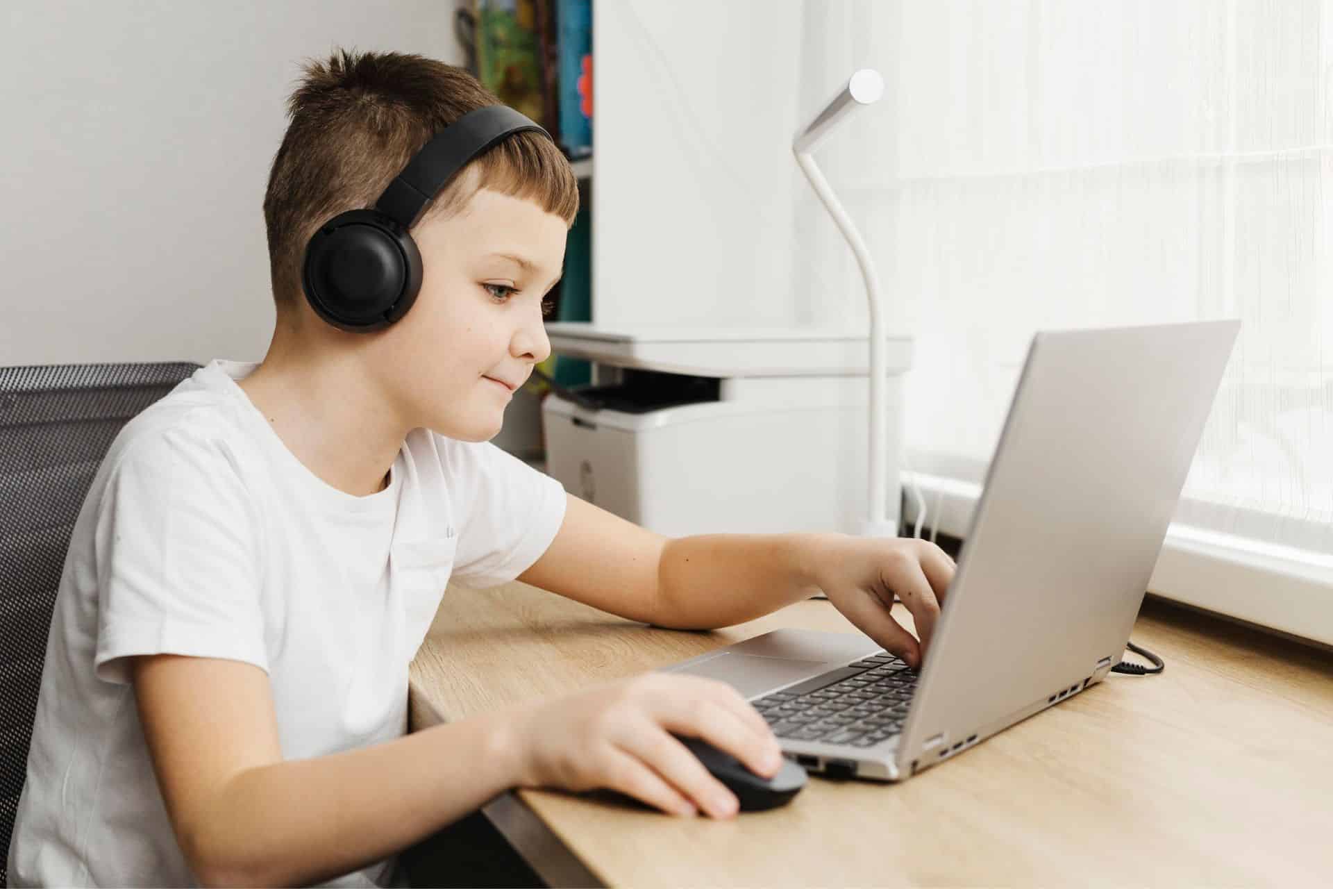 A correção da Meta demonstra que, mesmo com avanços tecnológicos significativos, a supervisão humana e a responsabilidade corporativa são indispensáveis