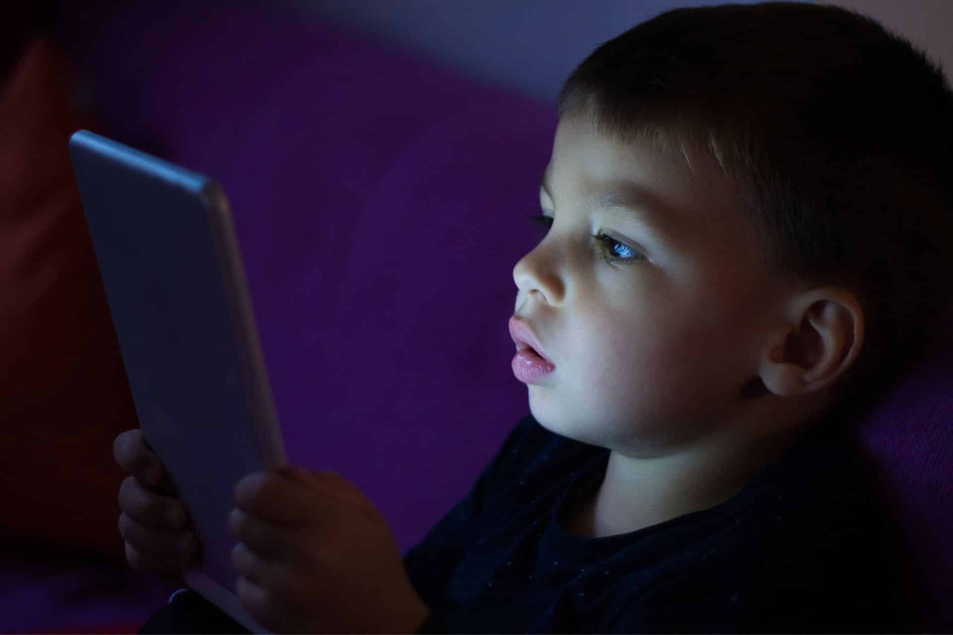 A iniciativa reflete uma tendência global de governos e órgãos reguladores em buscar formas de proteger os usuários mais jovens no ambiente digital